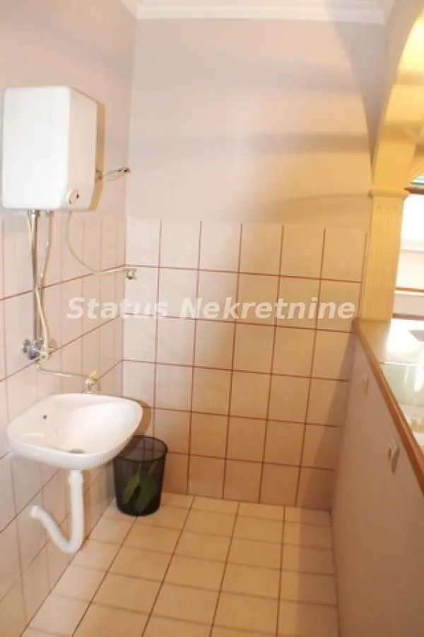 Izdavanje, jednosoban stan, 34m², Centar, Novi Sad
