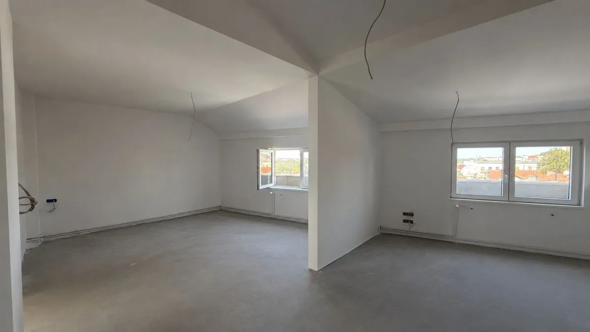 Prodaja, četvorosoban stan, 75m², Kosančićev Venac, Beograd