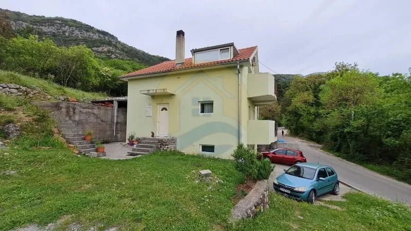 Sale, house, 200m², Kavač, Kotor