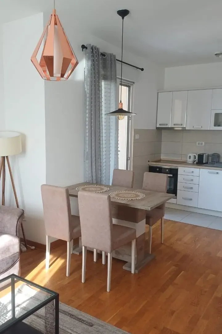 Izdavanje, jednosoban stan, 42m², City Kvart, Podgorica