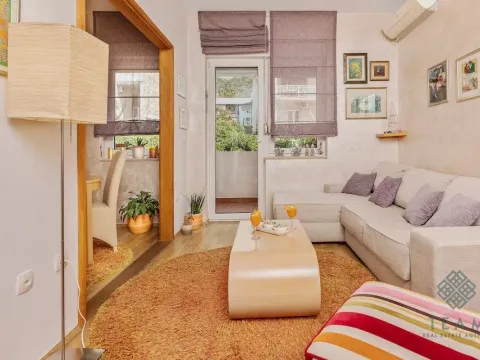 Izdavanje, dvosoban stan, 47m², Sveti Stasije, Kotor - image 2