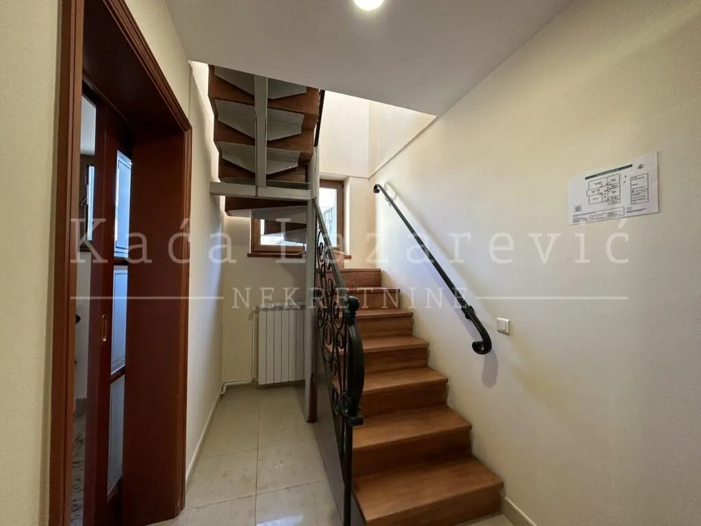Rent, house, 363m², Lekino Brdo, Voždovac Sve Podlokacije