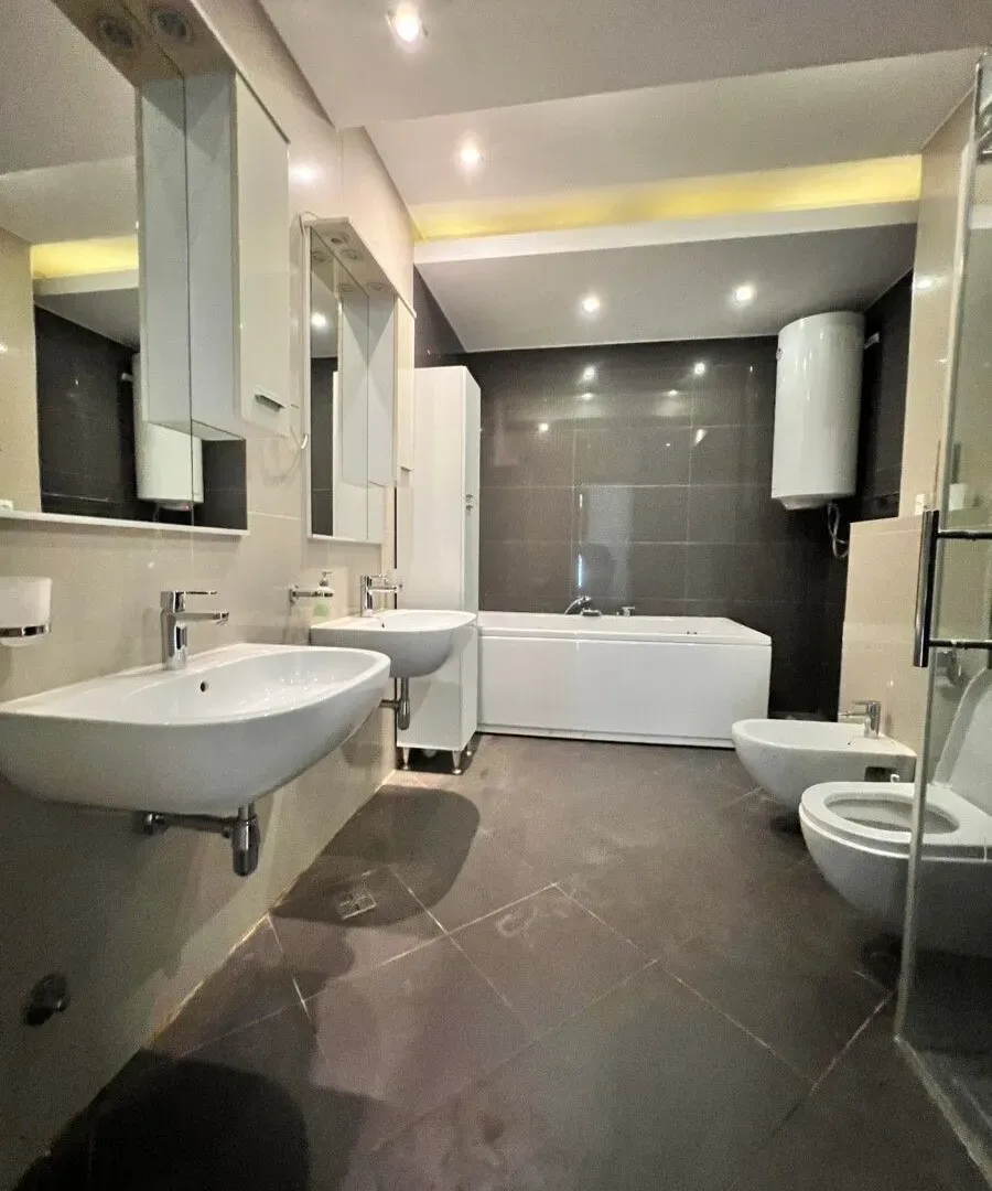 Rent, four bedroom apartment, 228m², Preko Morače, Podgorica