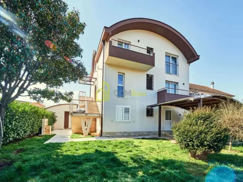 Prodaja, kuća, 255m², Vranići, Podgorica - image 14