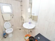 Izdavanje, kuća, 500m², Tološi, Podgorica - image 11