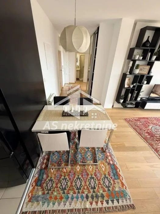 Izdavanje, trosoban stan, 73m², Vračar Sve Podlokacije, Beograd