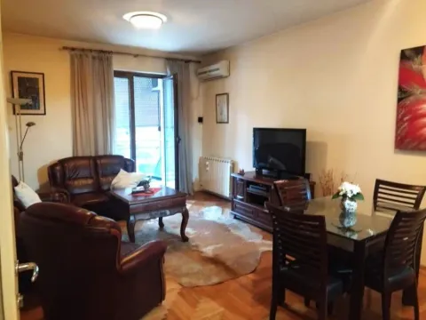 Izdavanje, dvosoban stan, 75m², Preko Morače, Podgorica - image 4