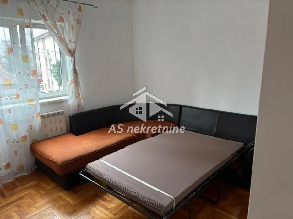 Izdavanje, trosoban stan, 120m², Uciteljsko Naselje, Zvezdara Sve Podlokacije