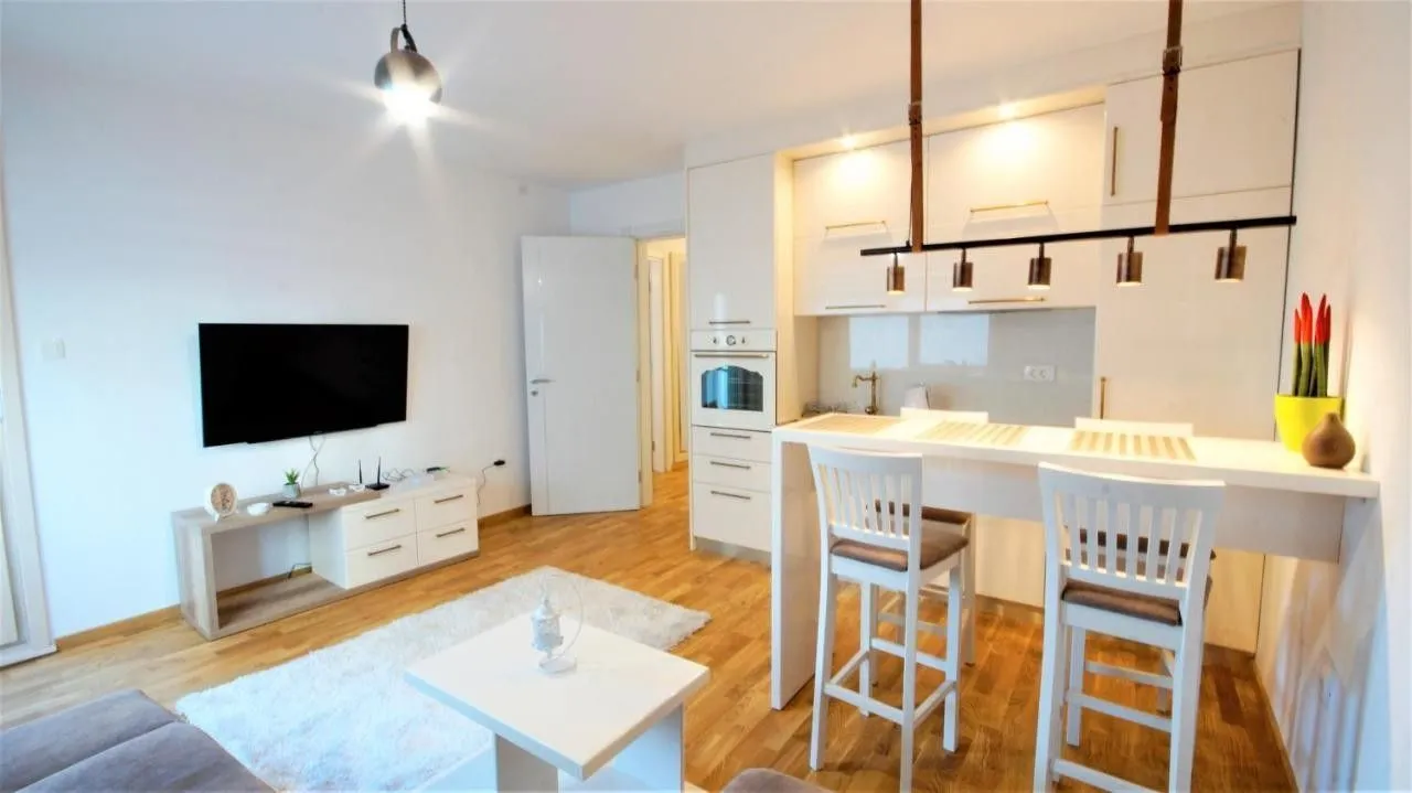 Izdavanje, jednosoban stan, 50m², Budva, Crna Gora