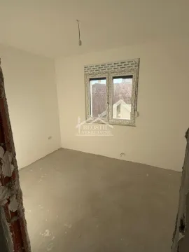 Empty room in raw condition with installed PVC windows. - image 3