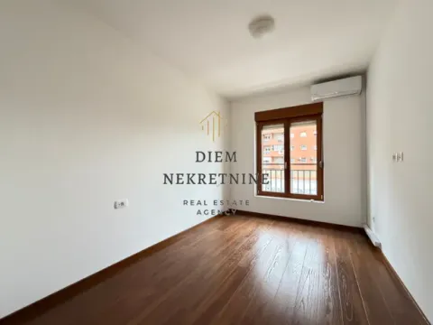 Izdavanje, dvosoban stan, 70m², Master Kvart, Podgorica - image 11