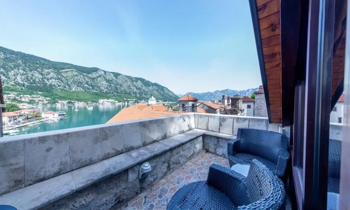 Izdavanje, jednosoban stan, 100m², Kotor, Crna Gora