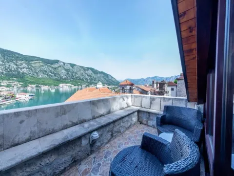 Izdavanje, jednosoban stan, 100m², Kotor, Crna Gora