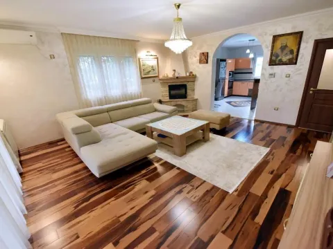 Sale, house, 235m², Velje Brdo, Podgorica - image 11