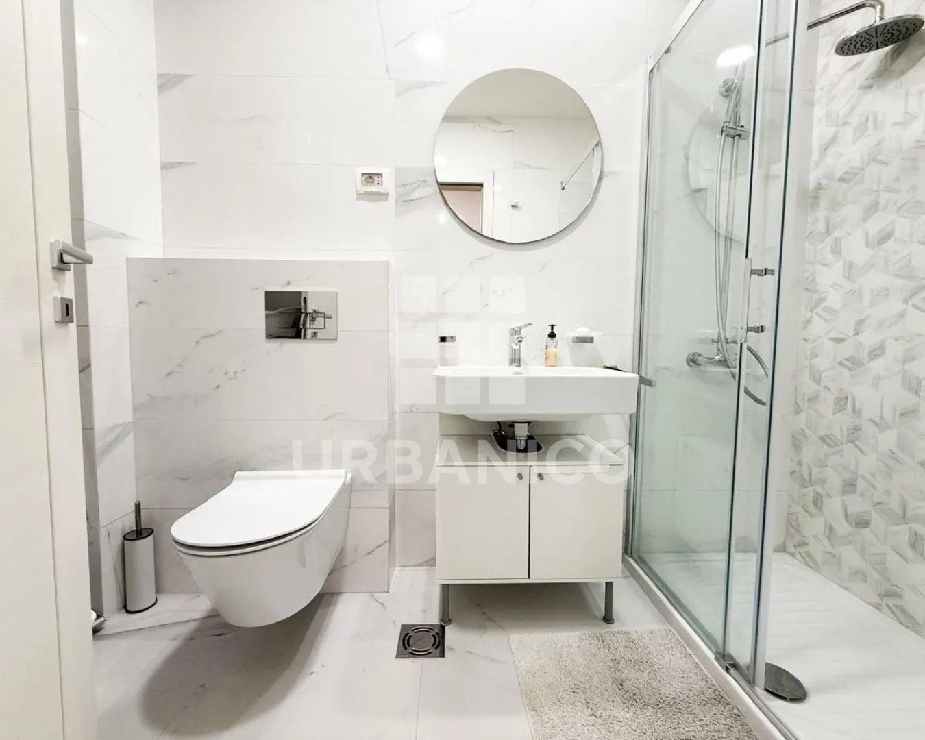 Izdavanje, jednosoban stan, 40m², Central Point, Podgorica