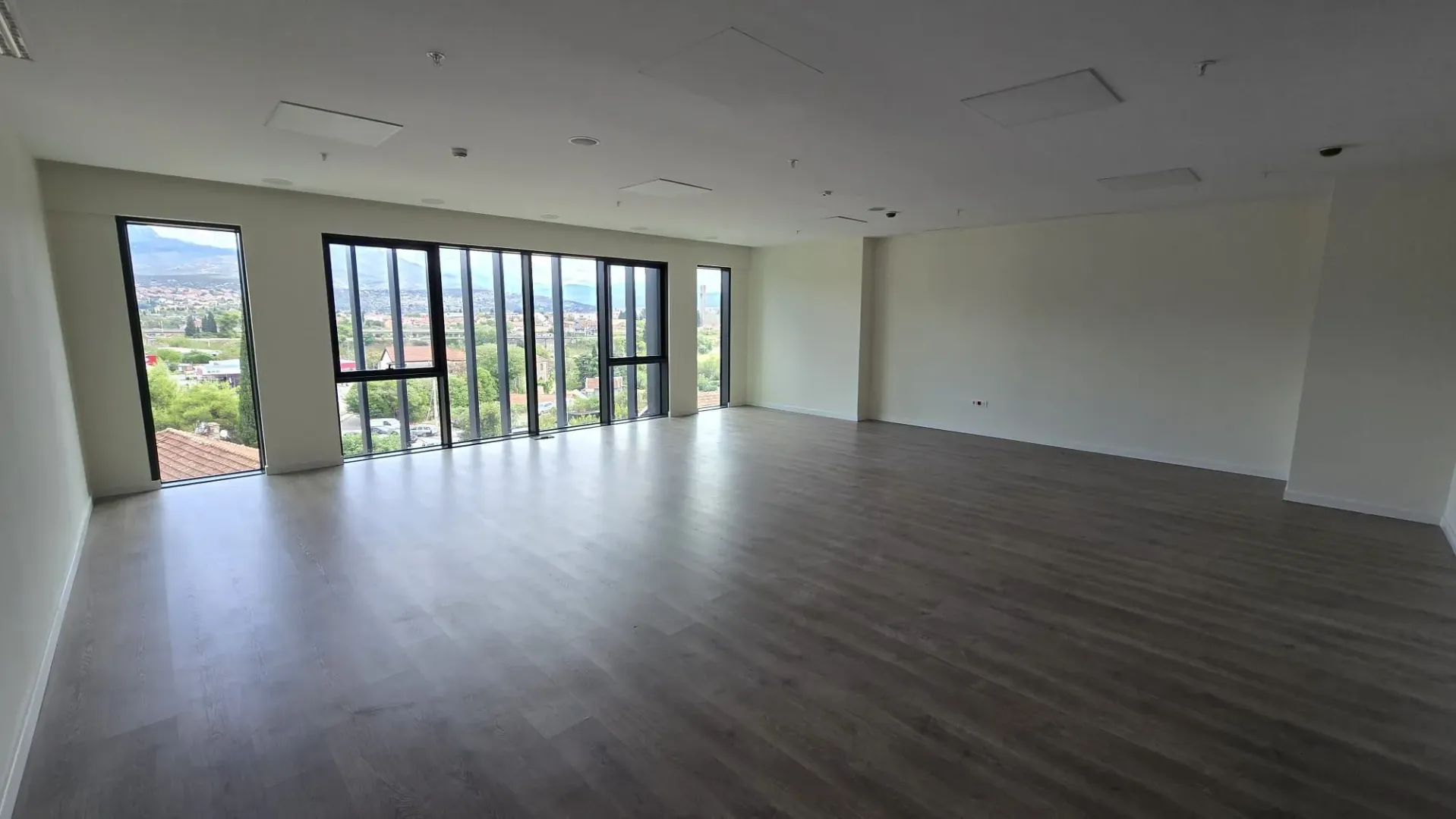 Rent, office space, 2542m², Centar, Podgorica