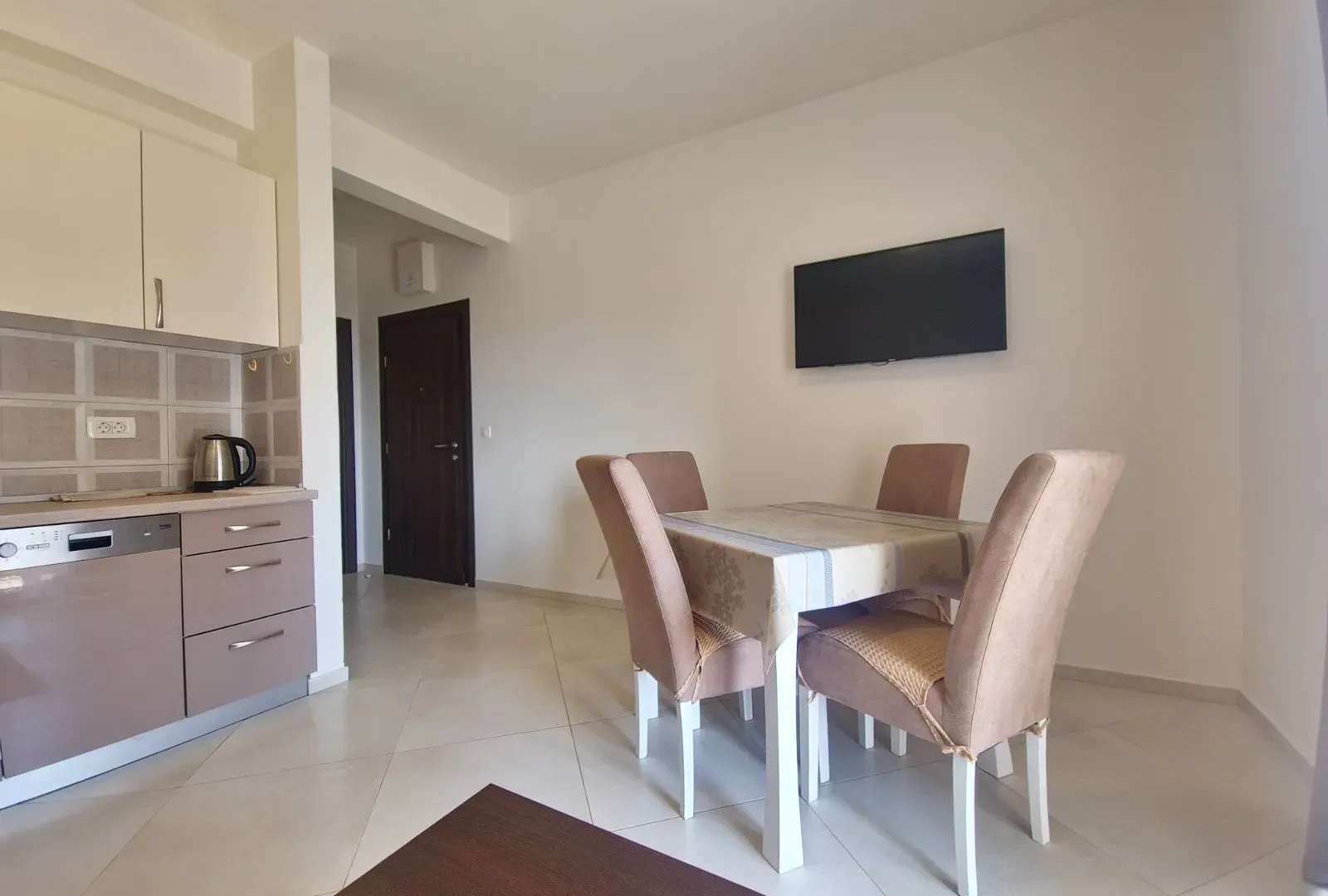 Rent, one bedroom apartment, 46m², Bečići, Budva