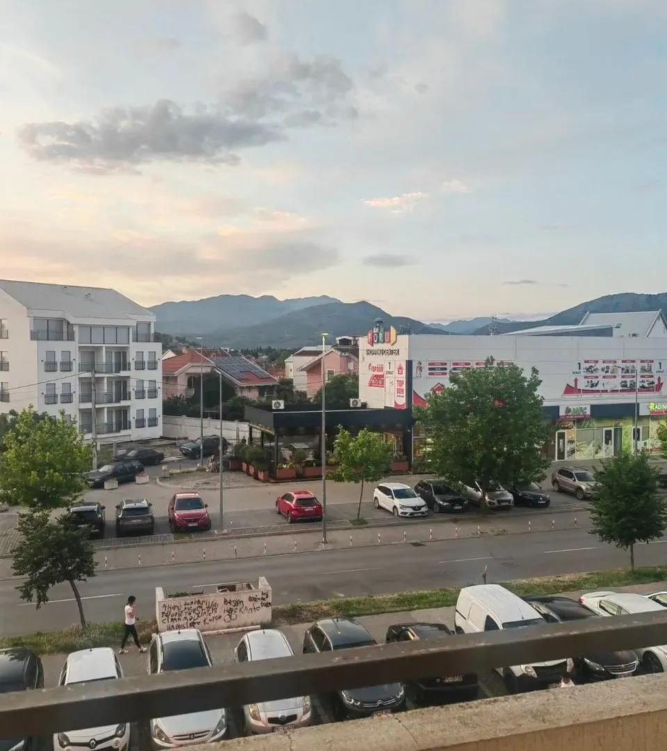 Izdavanje, jednosoban stan, 41m², Stari Aerodrom, Podgorica