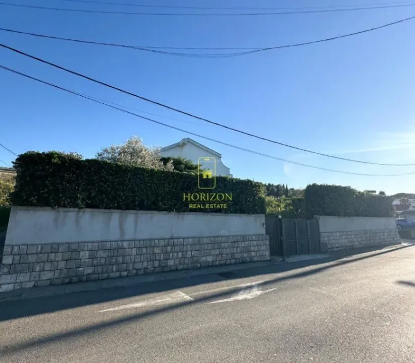 Rent, house, 250m², Zagorič, Podgorica