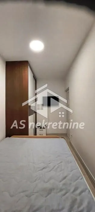 Izdavanje, trosoban stan, 58m², Savski Venac, Beograd