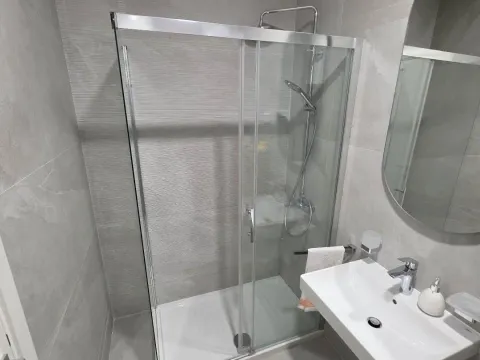 Izdavanje, jednosoban stan, 50m², Central Point, Podgorica - image 9