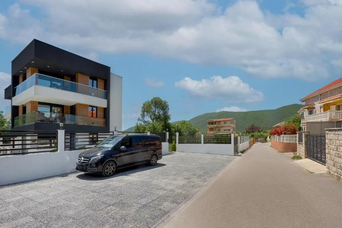 Sale, office space, 382m², Kotor, Crna Gora
