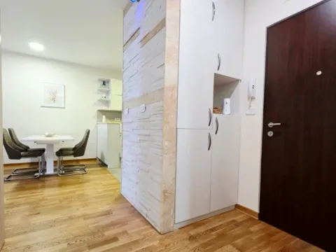 Izdavanje, dvosoban stan, 65m², City Kvart, Podgorica - image 2