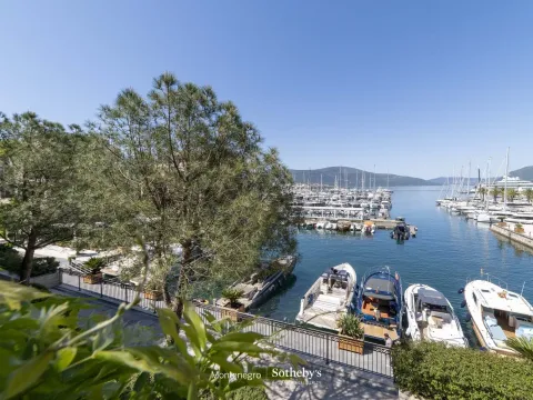 Sale, two bedroom apartment, 138m², Porto Montenegro, Tivat - image 1