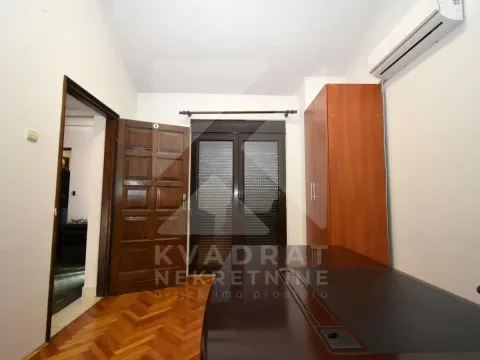 Izdavanje, kuća, 300m², Gorica C, Podgorica - image 30