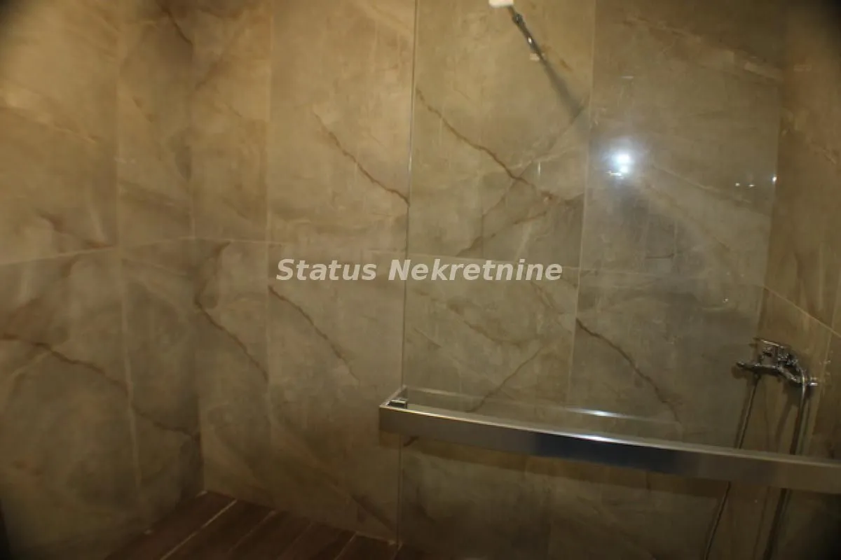 Prodaja, trosoban stan, 77m², Petrovaradin, Novi Sad