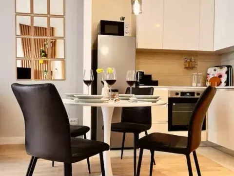 Izdavanje, trosoban stan, 80m², Savski Venac, Beograd - image 3