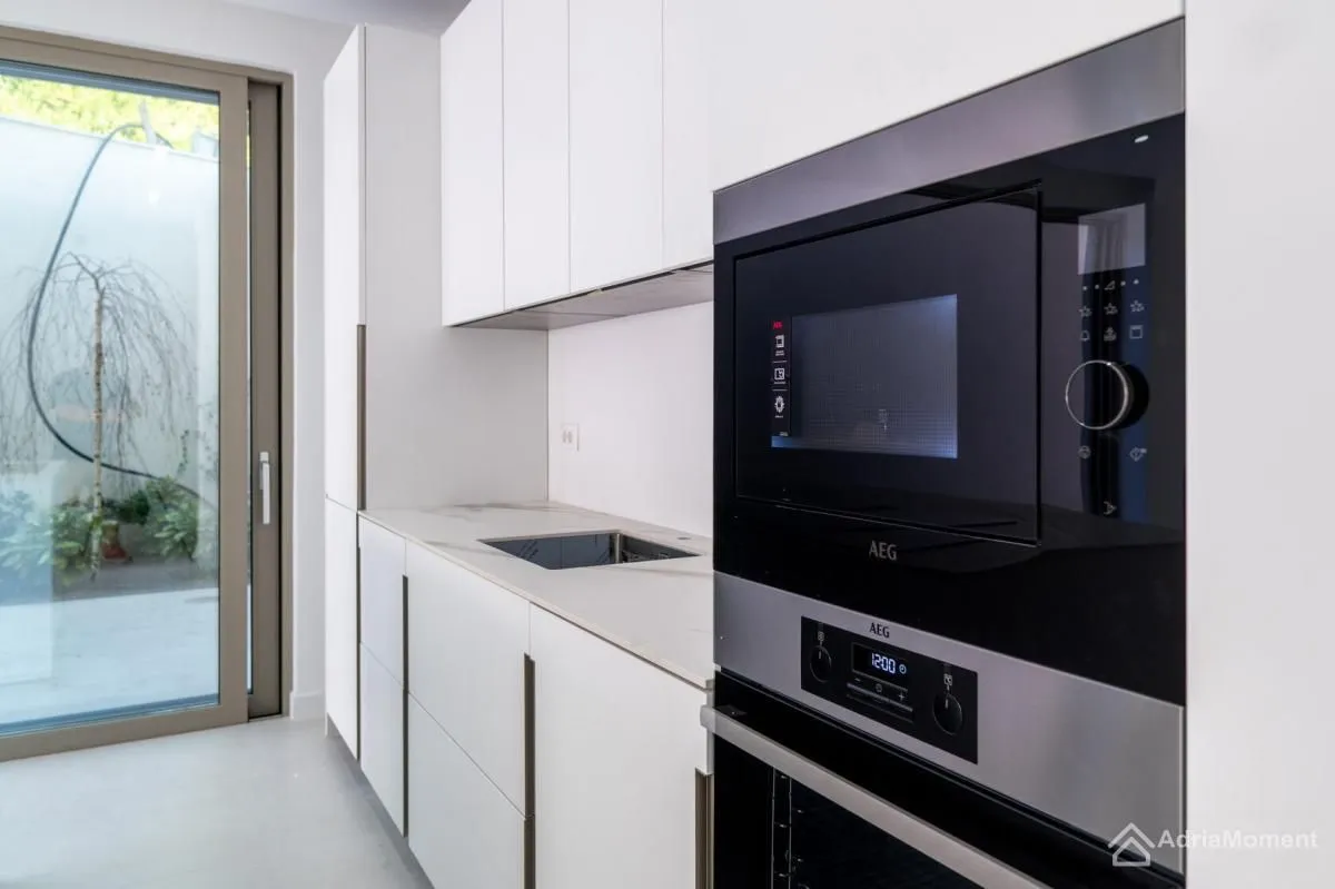 Prodaja, kuća, 286m², Donja Lastva, Tivat