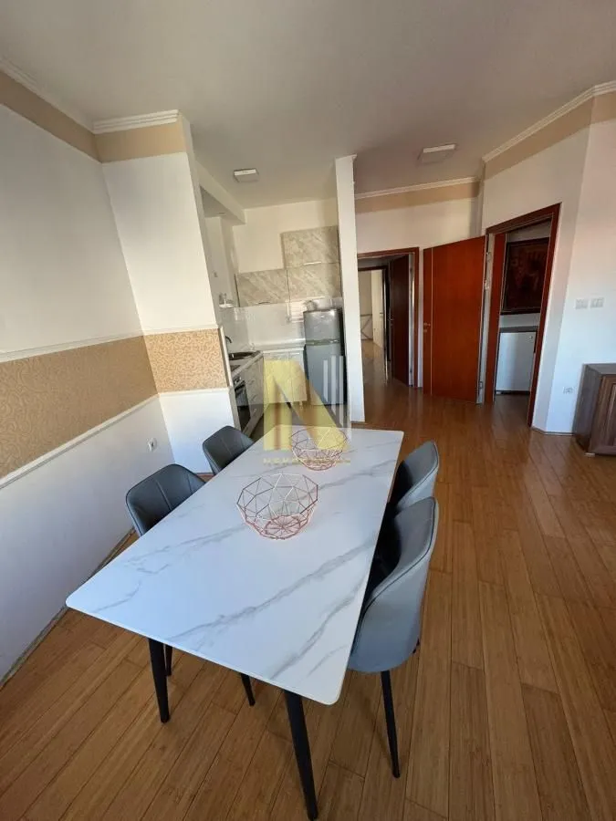 Izdavanje, dvosoban stan, 56m², Novi Sad, Srbija