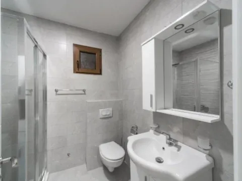 Izdavanje, jednosoban stan, 50m², Škaljari, Kotor - image 2