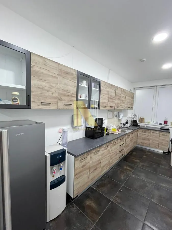 Rent, office space, 1175m², Novo naselje, Novi Sad