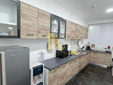 Izdavanje, poslovni prostor, 1175m², Novo naselje, Novi Sad - image 12