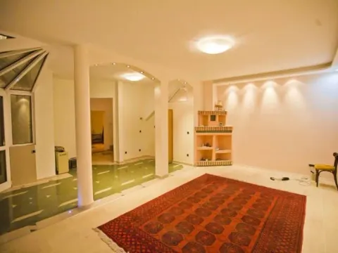 Izdavanje, poslovni prostor, 160m², Đeram Pijaca, Beograd - image 2