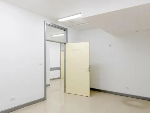 Sale, office space, 149m², Slavujev Venac, Zvezdara Sve Podlokacije - image 5