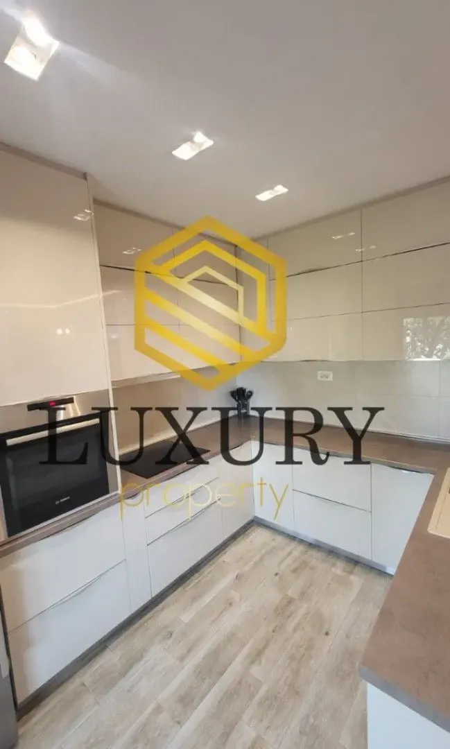 Rent, house, 280m², Stara Varoš, Podgorica