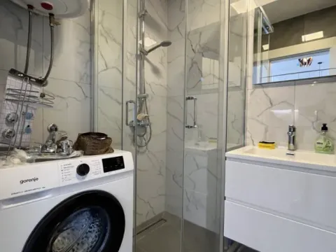 Rent, one bedroom apartment, 44m², Budva, Crna Gora - image 8