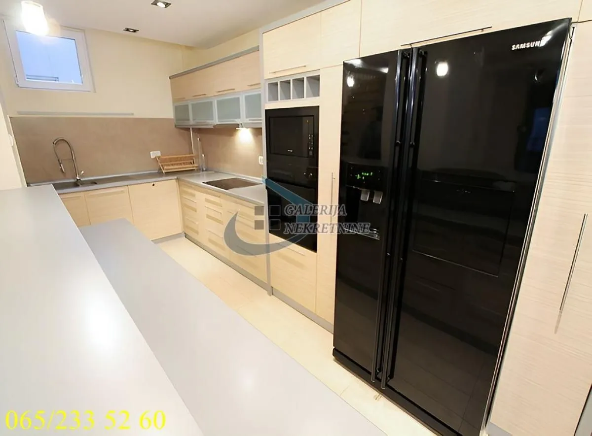 Prodaja, četvorosoban stan, 157m², Đeram Pijaca, Beograd