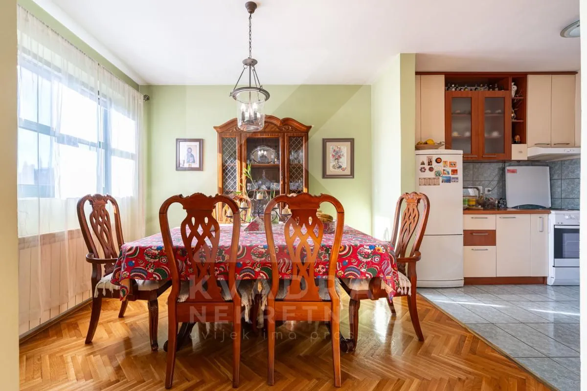 Prodaja, trosoban stan, 101m², Centar, Podgorica
