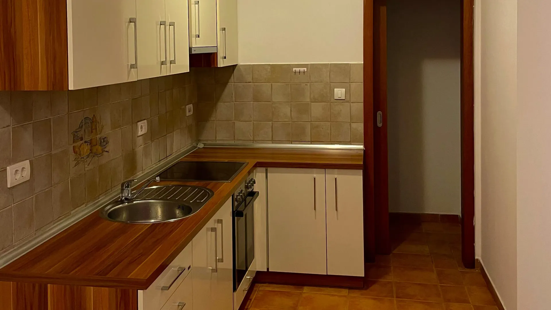 Izdavanje, jednosoban stan, 65m², Rozino, Budva