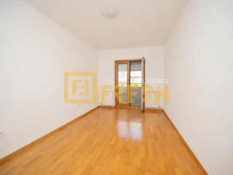 Izdavanje, dvosoban stan, 85m², Tološi, Podgorica - image 12