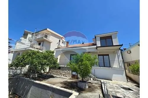 Prodaja, garsonjera, 130m², Dobre Vode, Bar