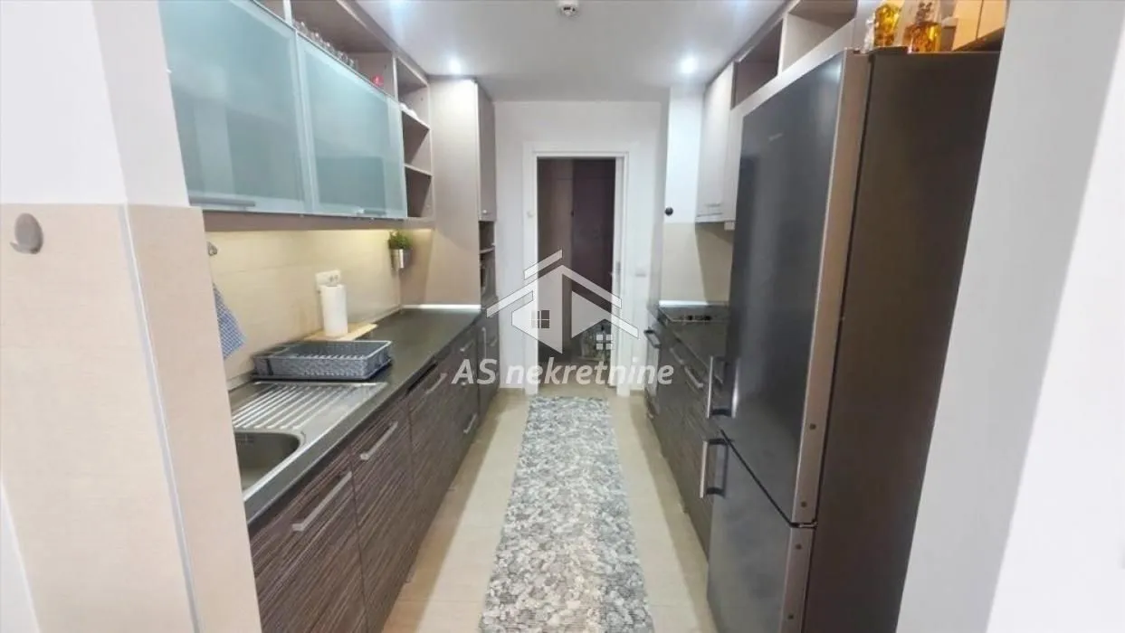 Izdavanje, stan, 120m², Cerak, Beograd