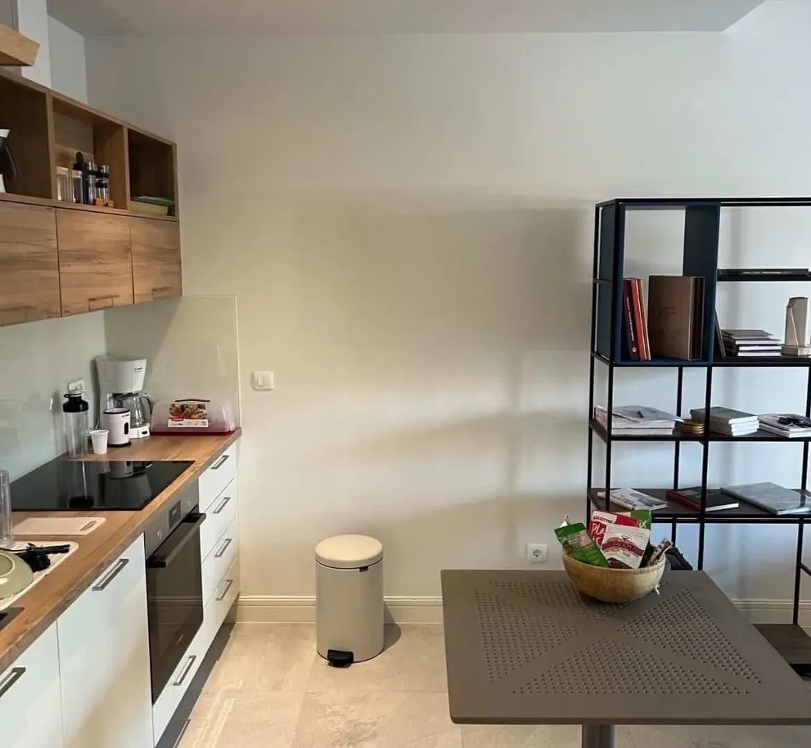 Izdavanje, jednosoban stan, 83m², Luštica Bay, Tivat