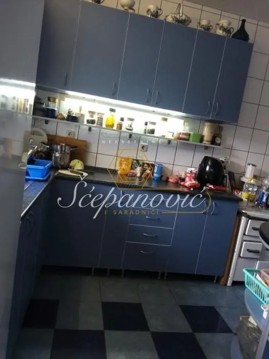 Prodaja, kuća, 360m², Veternik, Novi Sad Sve Podlokacije