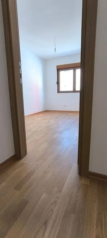 Izdavanje, dvosoban stan, 65m², Stari Aerodrom, Podgorica