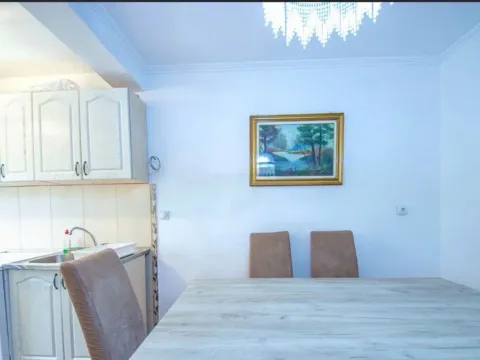 Izdavanje, dvosoban stan, 60m², Centar, Podgorica - image 3